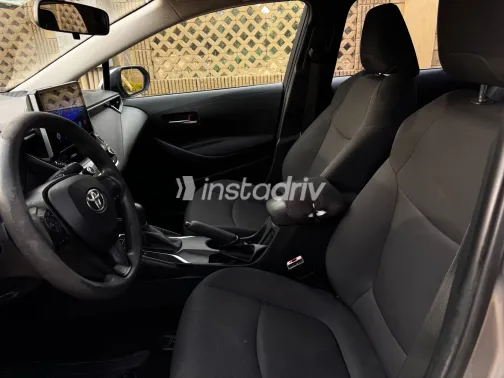 تويوتا كورولا 2020 أبيض مستعملة للبيع - 7