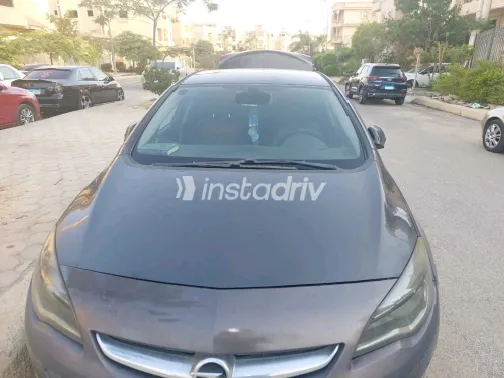 اوبل أسترا 2013 أبيض مستعملة للبيع - 3