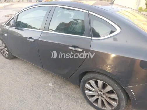 اوبل أسترا 2013 أبيض مستعملة للبيع - 5