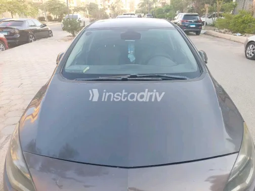 اوبل أسترا 2013 أبيض مستعملة للبيع - 7