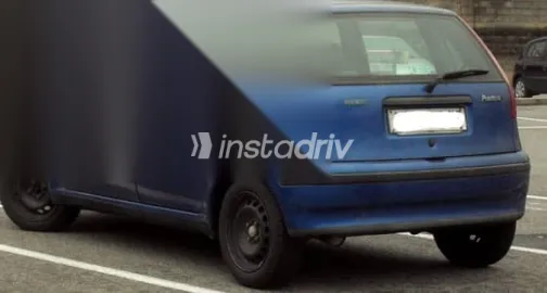 فيات بونتو 2025 أزرق غامق مستعملة للبيع - 1