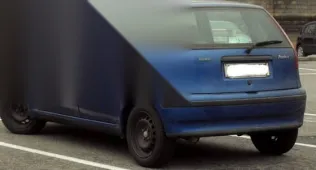 فيات بونتو 2025 أزرق غامق مستعملة للبيع