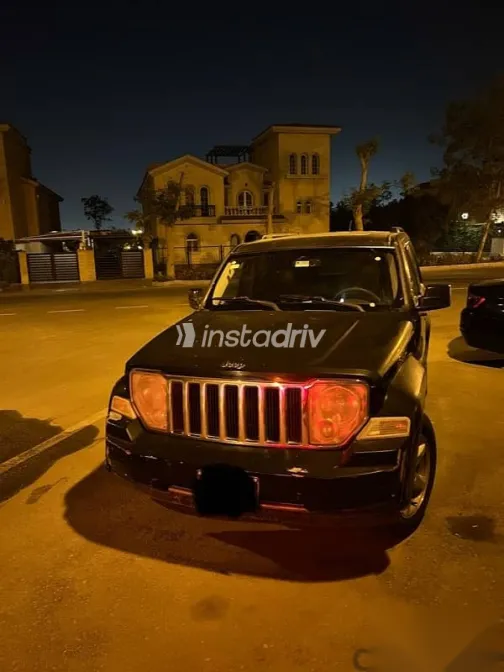 جيب شيروكي 2009 أسود مستعملة للبيع - 1