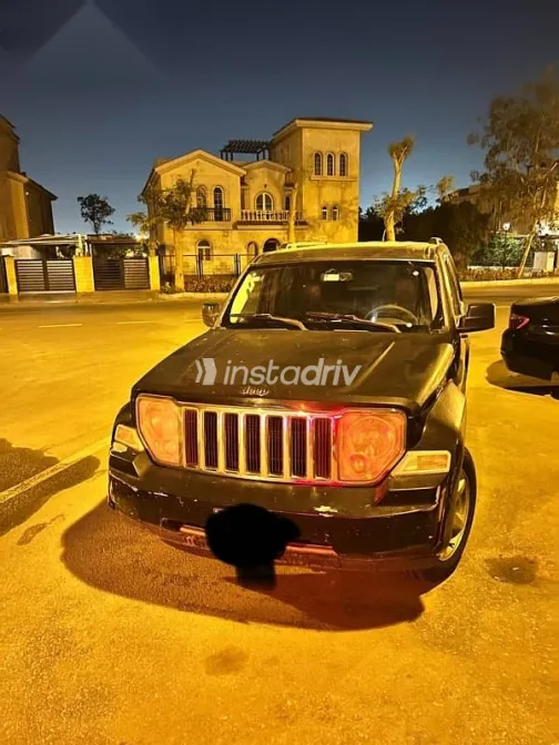 جيب شيروكي 2009 أسود مستعملة للبيع - 3