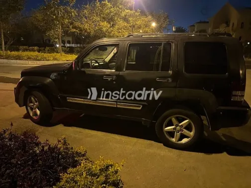 جيب شيروكي 2009 أسود مستعملة للبيع - 4