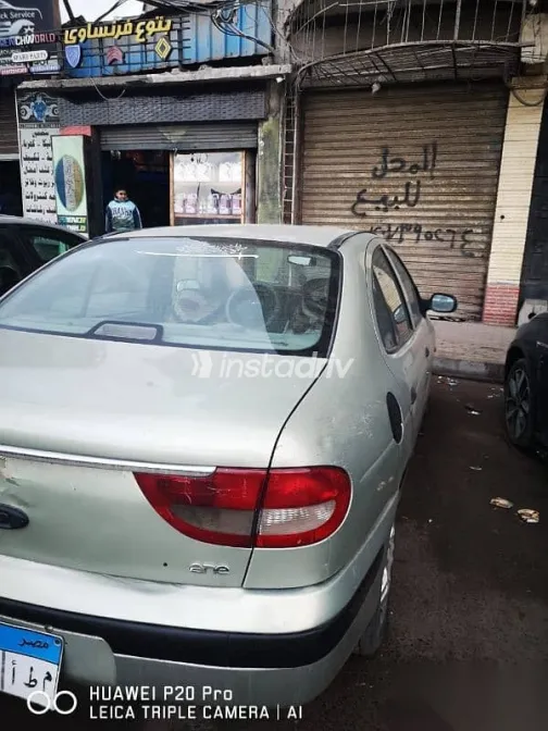 رينو ميجان 2001 فضي مستعملة للبيع - 2