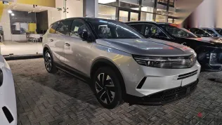 اوبل جراند لاند 2026 فضي جديدة للبيع