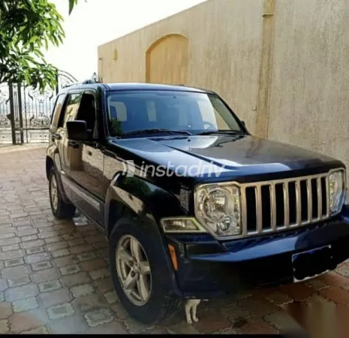 جيب شيروكي 2009 أزرق غامق مستعملة للبيع - 2