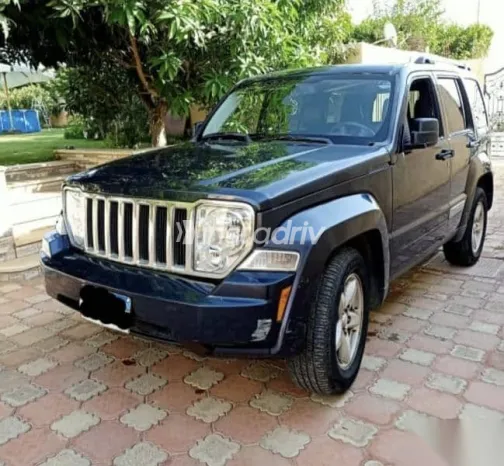 جيب شيروكي 2009 أزرق غامق مستعملة للبيع - 3