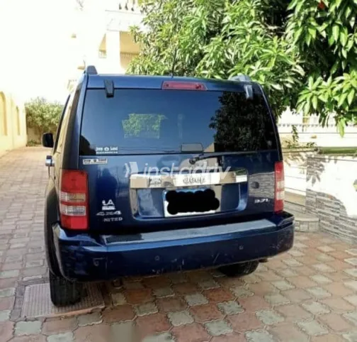 جيب شيروكي 2009 أزرق غامق مستعملة للبيع - 5