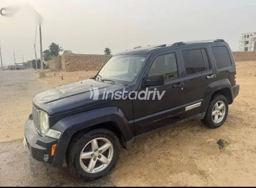 جيب شيروكي 2009 أزرق غامق مستعملة للبيع - 9