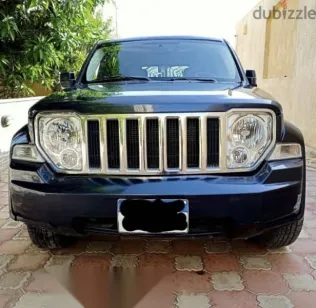 جيب شيروكي 2009 أزرق غامق مستعملة للبيع