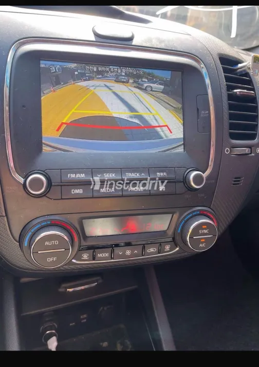 كيا K3 2017 أبيض مستعملة للبيع - 1