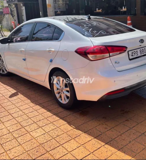 كيا K3 2017 أبيض مستعملة للبيع - 3
