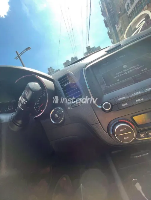 كيا K3 2017 أبيض مستعملة للبيع - 7