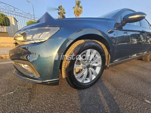 فولكس فاغن باسات 2021 أزرق غامق مستعملة للبيع - 3