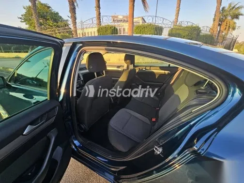 فولكس فاغن باسات 2021 أزرق غامق مستعملة للبيع - 5