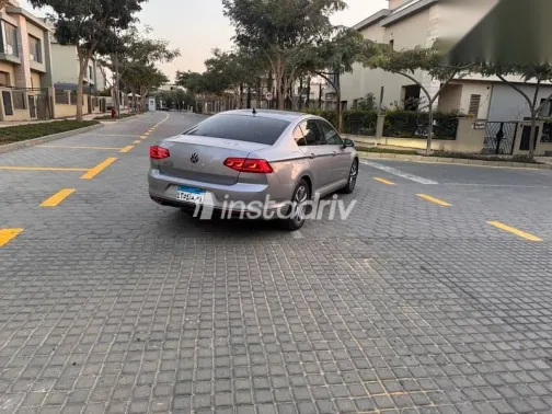 فولكس فاغن باسات 2022 فضي مستعملة للبيع - 2