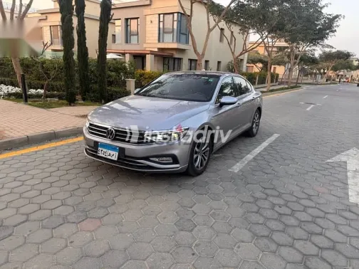 فولكس فاغن باسات 2022 فضي مستعملة للبيع - 4