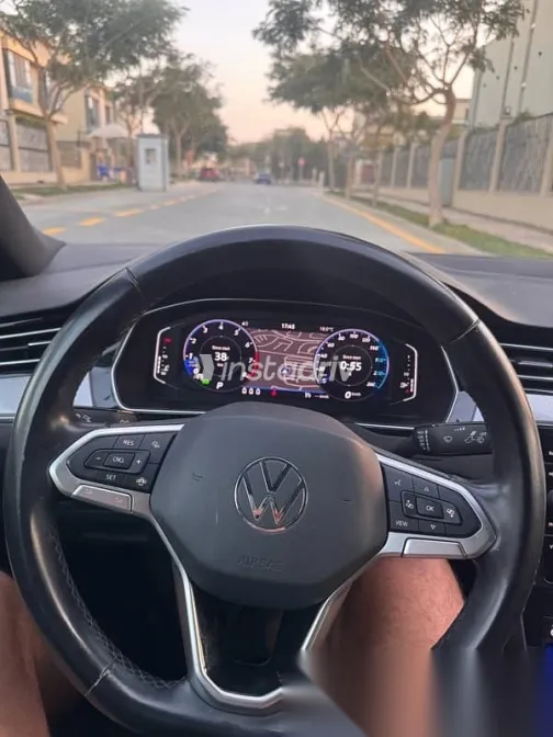 فولكس فاغن باسات 2022 فضي مستعملة للبيع - 6