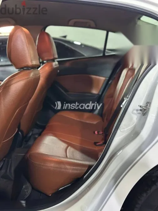 مازدا 3 2020 أبيض مستعملة للبيع - 4