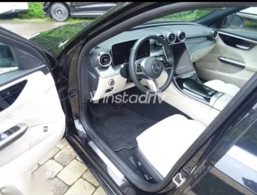 مرسيدس C 180 2023 أسود مستعملة للبيع - 1