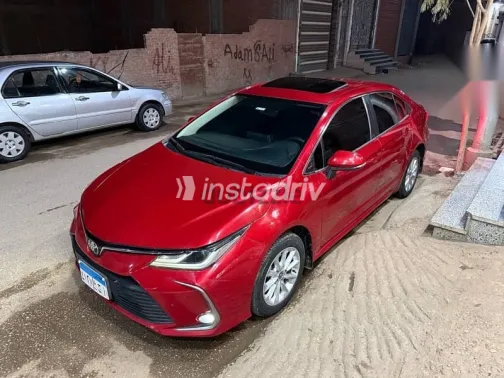تويوتا كورولا 2020 أحمر مستعملة للبيع - 2