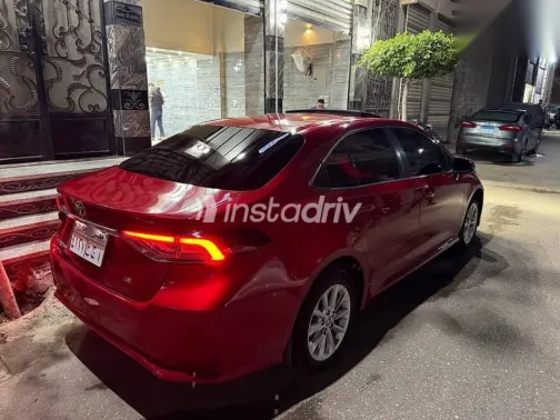 تويوتا كورولا 2020 أحمر مستعملة للبيع - 3