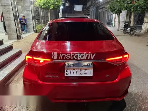 تويوتا كورولا 2020 أحمر مستعملة للبيع - 4