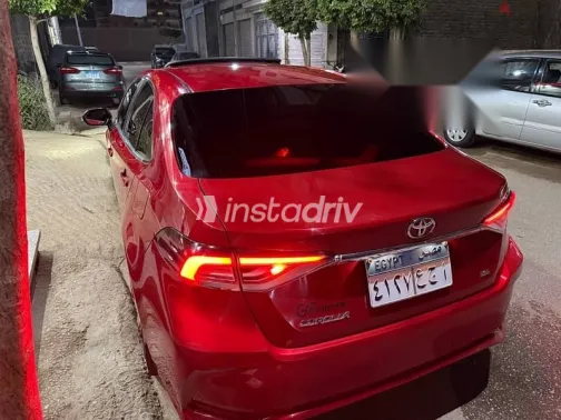 تويوتا كورولا 2020 أحمر مستعملة للبيع - 5