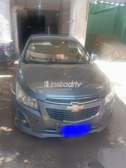 شيفروليه كروز 2013 فضي مستعملة للبيع - 1