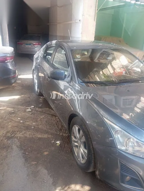 شيفروليه كروز 2013 فضي مستعملة للبيع - 3