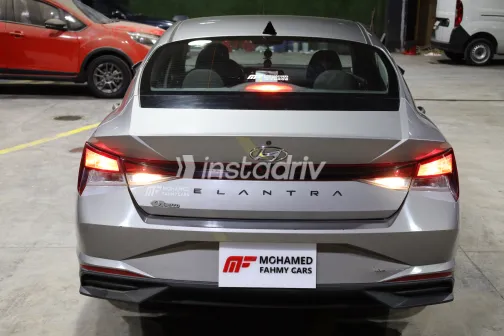 Hyundai Elantra CN7 2021 White Used for Sale - 1