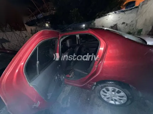 رينو لوجان 2015 أحمر مستعملة للبيع - 3