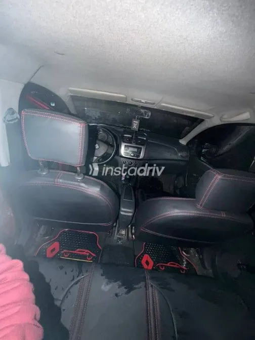 رينو لوجان 2015 أحمر مستعملة للبيع - 4