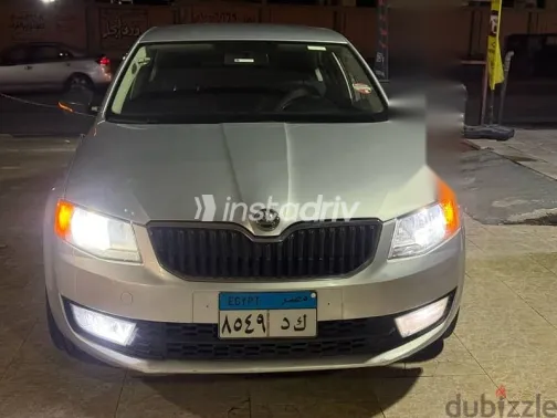 سكودا اوكتافيا 2015 فضي مستعملة للبيع - 1