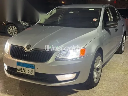 سكودا اوكتافيا 2015 فضي مستعملة للبيع - 2