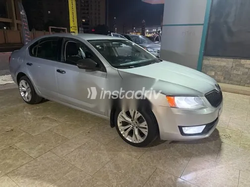 سكودا اوكتافيا 2015 فضي مستعملة للبيع - 3