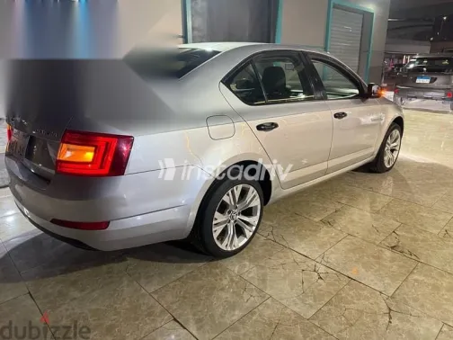 سكودا اوكتافيا 2015 فضي مستعملة للبيع - 4