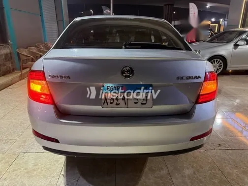 سكودا اوكتافيا 2015 فضي مستعملة للبيع - 6