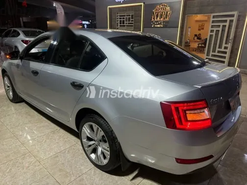 سكودا اوكتافيا 2015 فضي مستعملة للبيع - 7