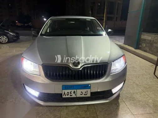 سكودا اوكتافيا 2015 فضي مستعملة للبيع - 9