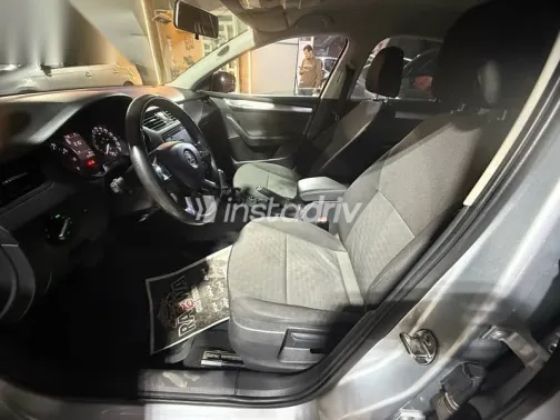 سكودا اوكتافيا 2015 فضي مستعملة للبيع - 10