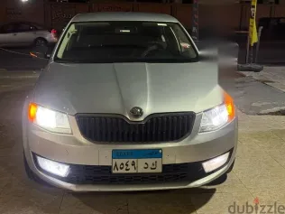 سكودا اوكتافيا 2015 فضي مستعملة للبيع