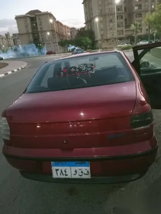 فيات سينا 2002 أحمر مستعملة للبيع