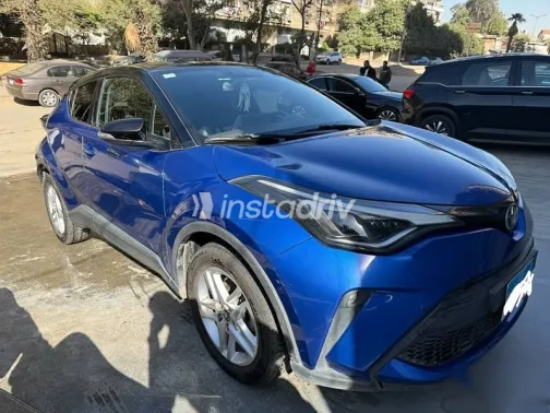 تويوتا C-HR 2022 أزرق غامق مستعملة للبيع - 2