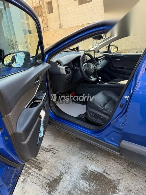 تويوتا C-HR 2022 أزرق غامق مستعملة للبيع - 3