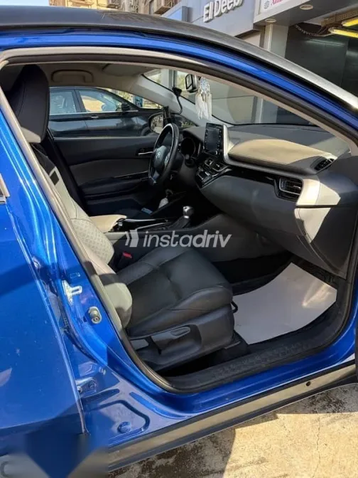 تويوتا C-HR 2022 أزرق غامق مستعملة للبيع - 6
