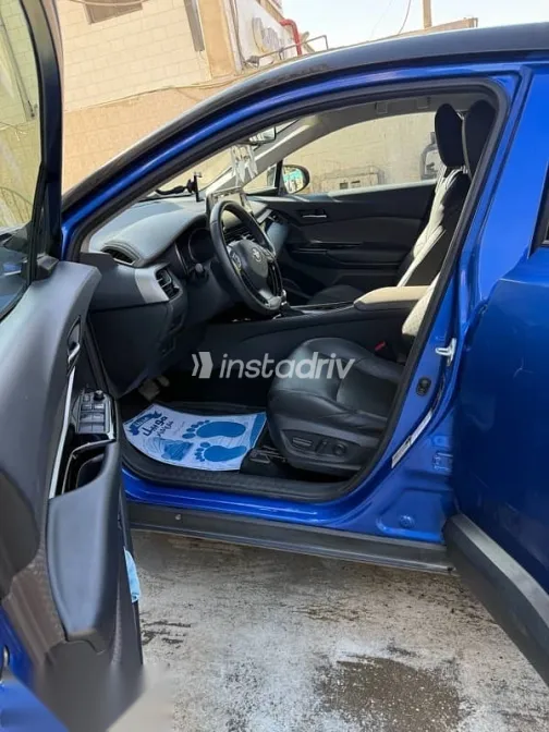 تويوتا C-HR 2022 أزرق غامق مستعملة للبيع - 8