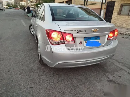 شيفروليه كروز 2015 فضي مستعملة للبيع - 2